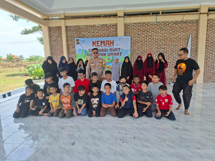 Polsek Krembung Bekali Santri Al Fatih dengan Wawasan Pencegahan Kenakalan Remaja dan Bijak Bermedia Sosial