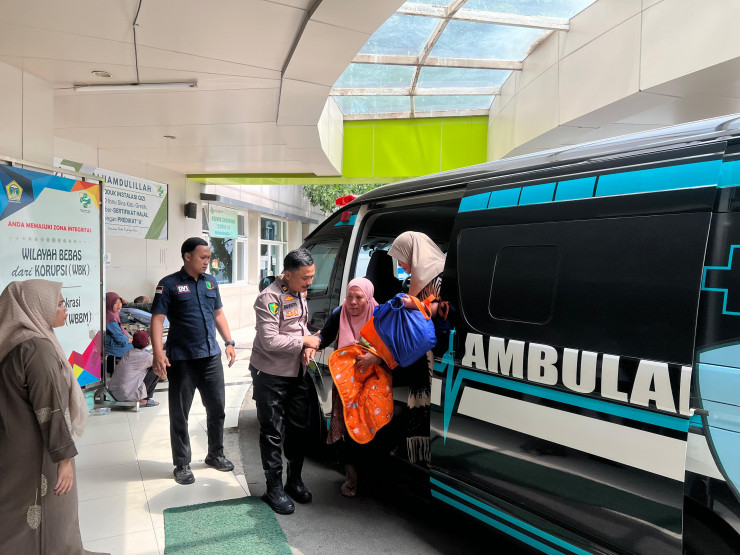 Kapolres Gresik Bantu Bayi Sakit, Bukti Nyata Polri Hadir Untuk Masyarakat