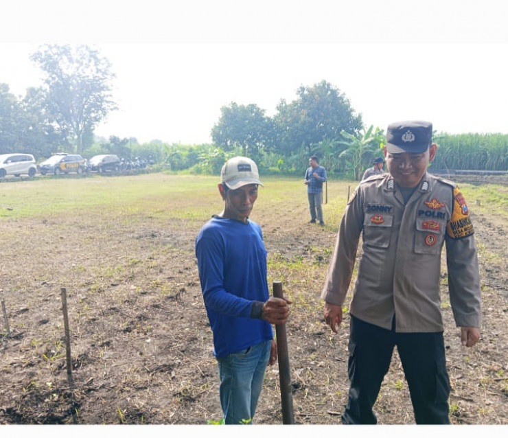 Polisi Turun Sawah, Dorong Ketahanan Pangan di Krembung